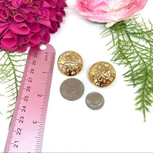VINTAGE⚜️ORNATE Design Golden Round Earrings - Picture 7 of 7